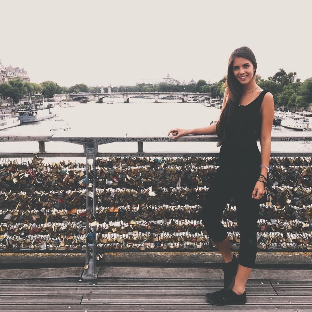 La modelo también habló sobre cómo honrará la memoria de su madre en su próximo aniversario luctuoso, la modelo aseguró que está planeando una exposición con las fotos que tomó durante su viaje por Asia y que una parte de esa muestra estará dedicada a Mariana Levy.