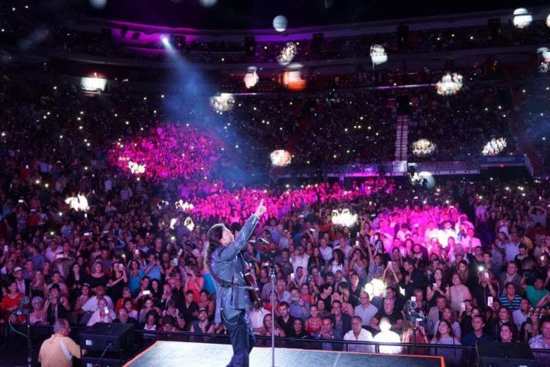 En el 'Sunshine State' de Orlando, el cantante mexicano repitió la dosis del éxito al ser aclamado por 20,000 personas.