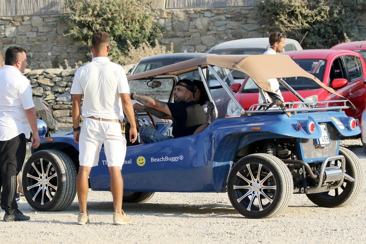 Ahora, Nicky Jam y su esposa pasan su primera verano como una pareja de esposos.