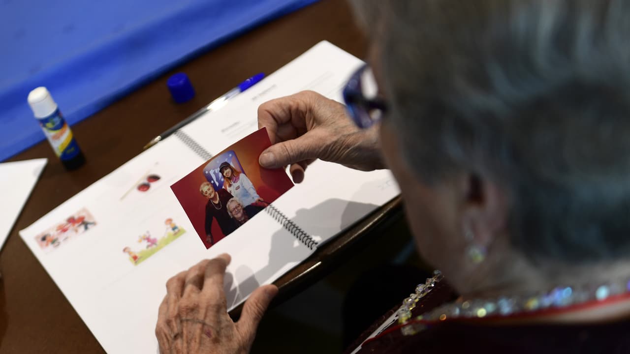 En medio de gran controversia, la FDA aprueba nuevo fármaco contra el alzheimer   