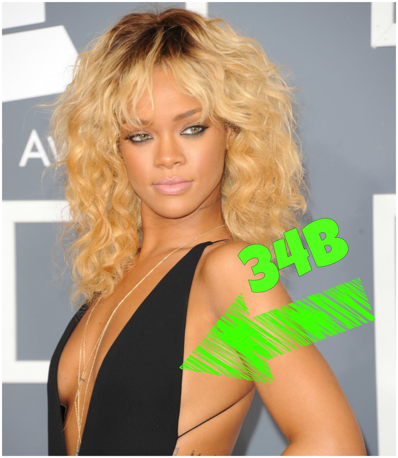 Rihanna es otra de esta lista y aunque no es de las tallas más grandes, sí es de las más lindas.