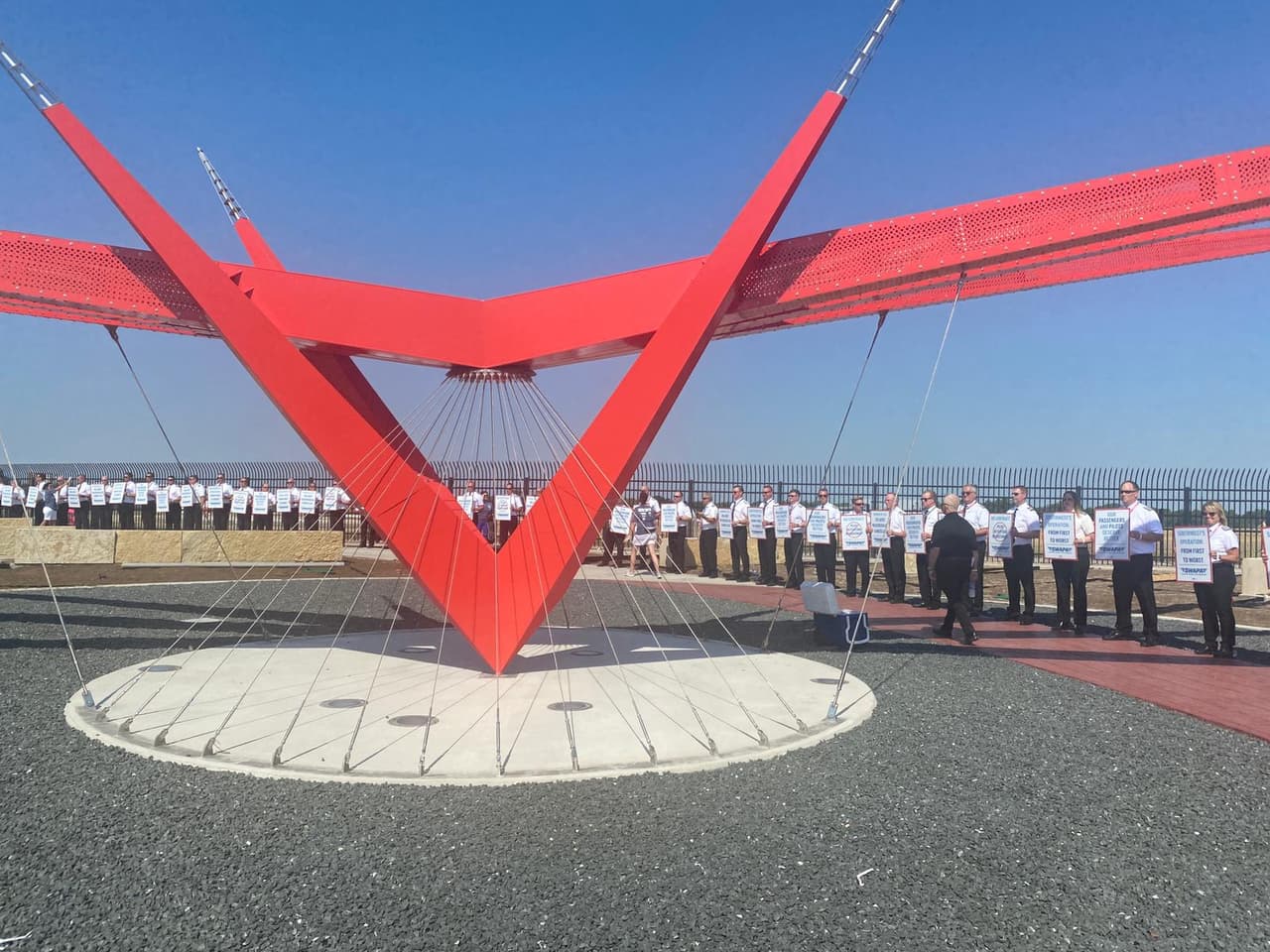 En los últimos seis días 
<a href="https://www.univision.com/local/miami-wltv/cancelaciones-retrasos-vuelos-afectados-estados-unidos" target="_blank">se han cancelado miles de vuelos en Estados Unidos</a>, tan sólo el sábado en Dallas fueron 32 y este martes van 13 hasta las 11:00 am, según el sitio FlightAware, que rastrea los vuelos en tiempo real.