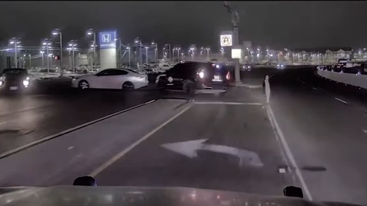 Menor de 16 años es arrestado tras persecución por presunto tráfico de personas