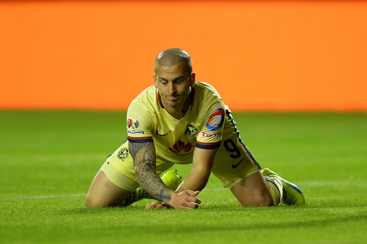 Darío Benedetto podría perderse el Clásico