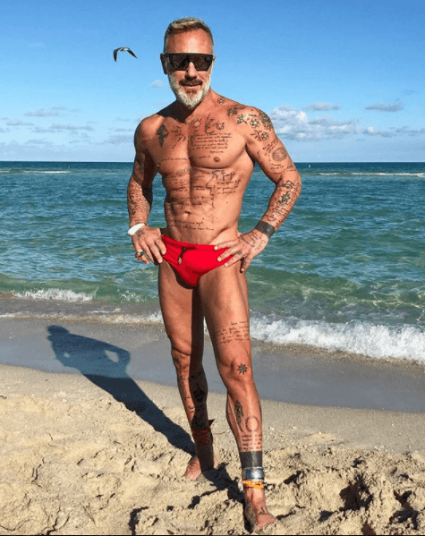 En julio de 2018, Vacchi protagonizó un artículo de la revista 
<b><a href="https://www.corriere.it/liberitutti/18_luglio_10/gianluca-vacchi-un-figlio-prima-60-anni-innamorato-si-vita-29d6066c-8429-11e8-a3ad-a03e04fe079c.shtml" target="_blank">'LiberiTutti'</a></b> del diario italiano 'I Corriere della Sera', en la que declaró que le hacía falta un hijo y que sentía la necesidad de experimentar un poco de energía reproductiva, durante lo que restaba de sus 50.