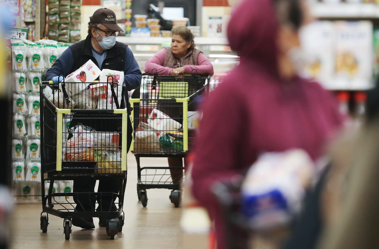 USTED PUEDE: Ir al supermercado, ir a la farmacia para recoger medicamentos y otras necesidades de atención médica, asistir a citas médicas (consulte primero con su médico o proveedor).