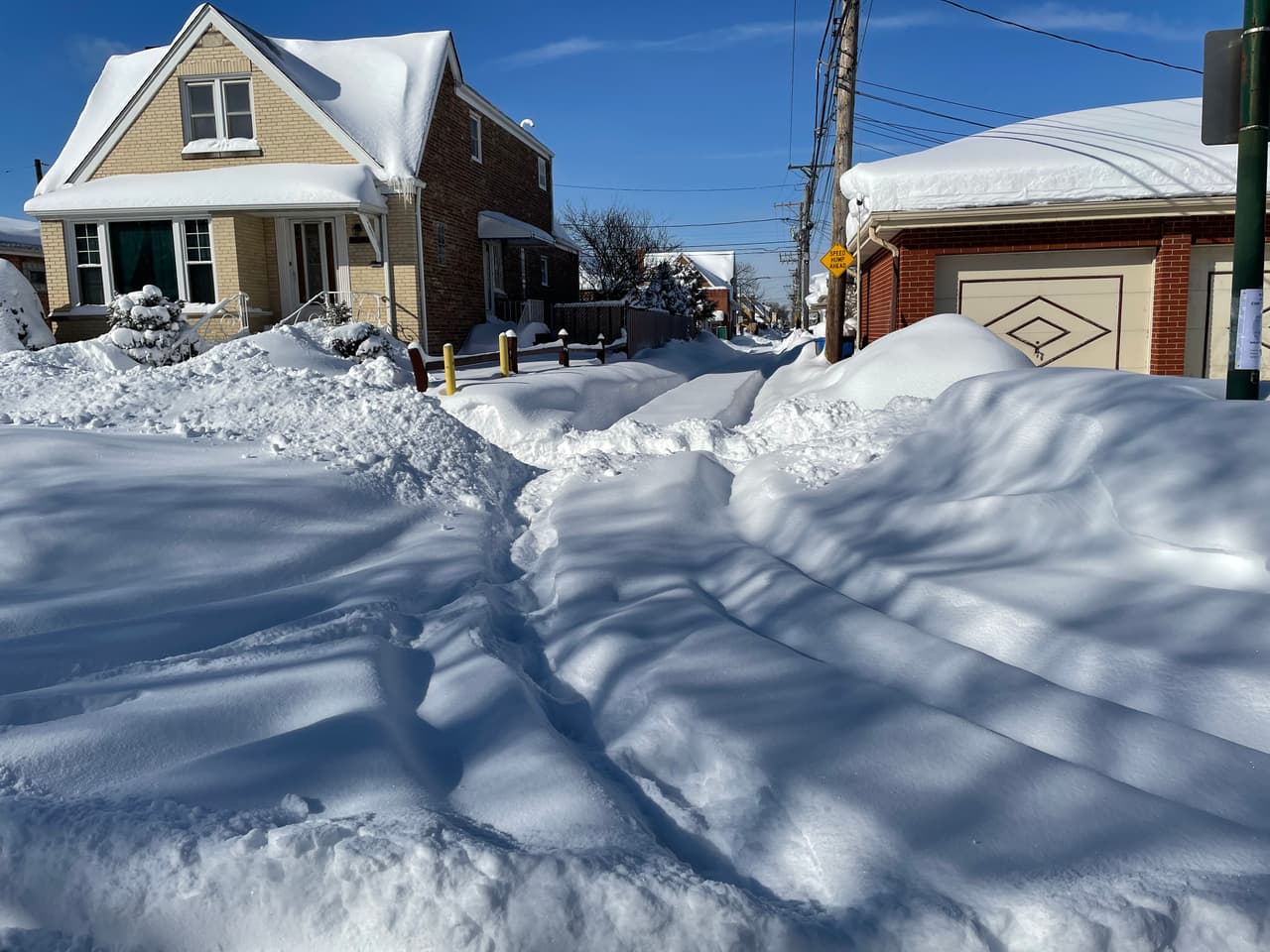 Durante las horas del almuerzo la línea de nieve se concentrará en Indiana provocando aún más nieve en sectores aislados.
<br>
<br>