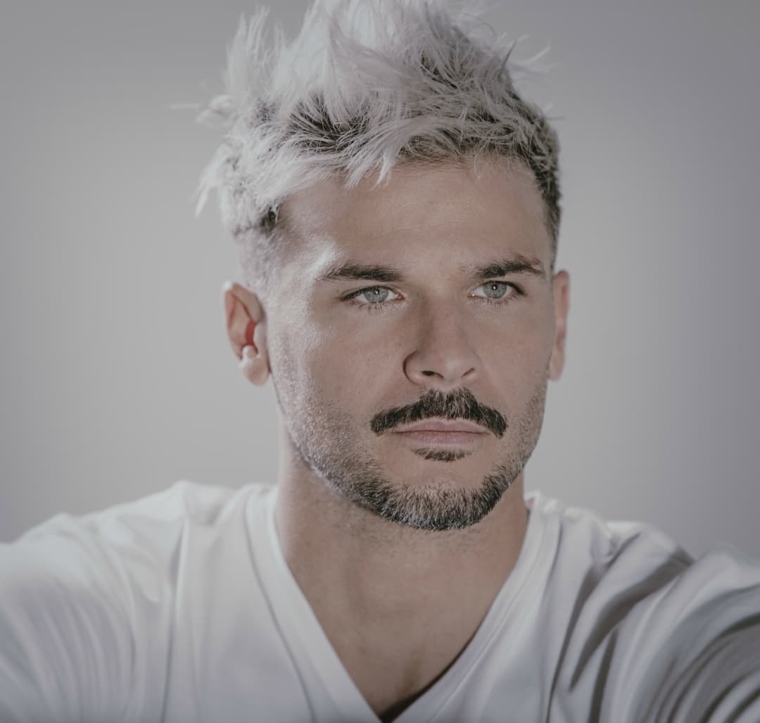 Mientras su nuevo disco 'Calma' ya supera los 500 millones de streams solamente en Youtube,
<b> Pedro Capó</b> se prepara para que su presentación en 
<b><a href="https://www.univision.com/especiales/premio-lo-nuestro" target="_blank">Premio Lo Nuestro </a></b>sea una de las más memorables. En entrevista exclusiva reveló algunos detalles.
<br>