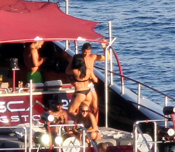 Él no se quedó atrás, demostró que también sabe bailar.