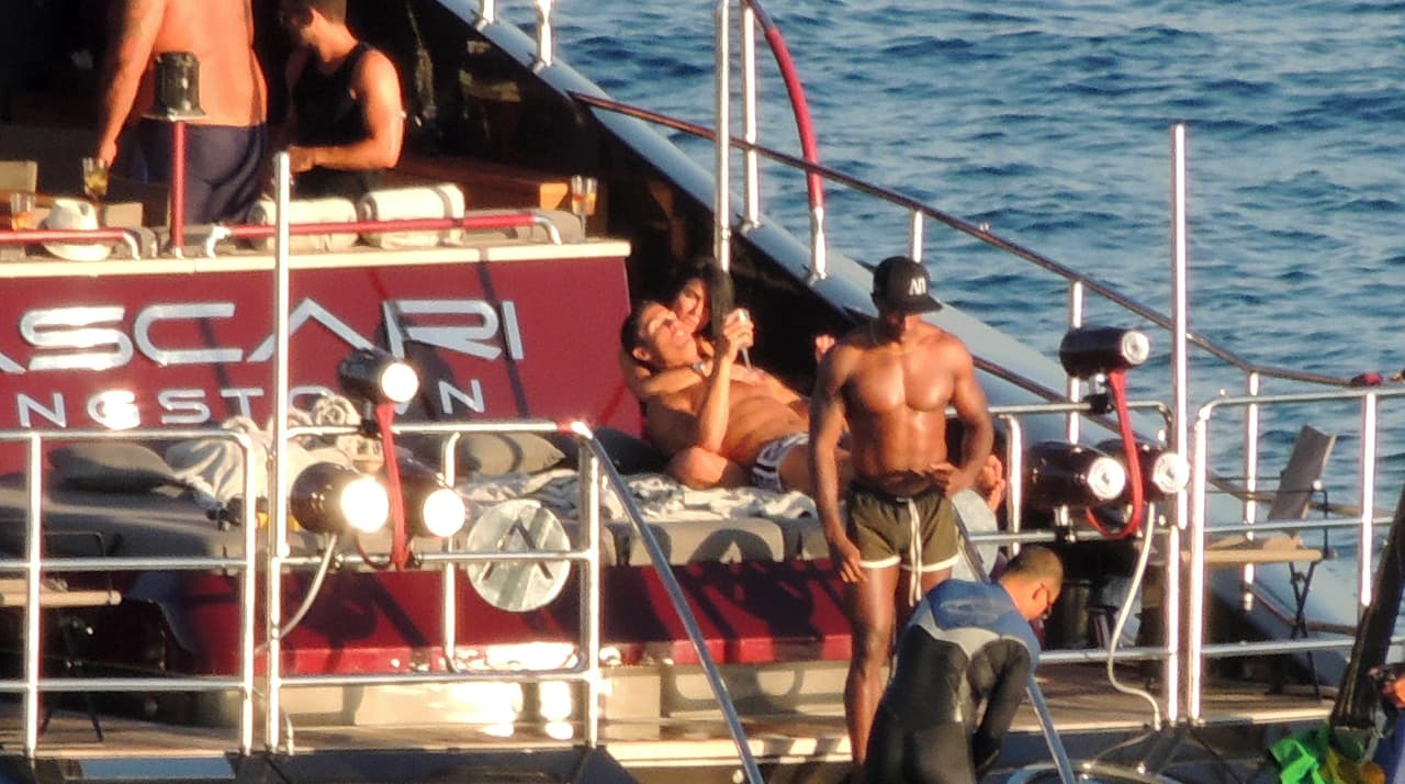 Cristiano no puso resistencia.