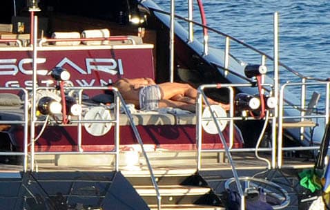 En un momento todos sus amigos desaparecieron de la escena.