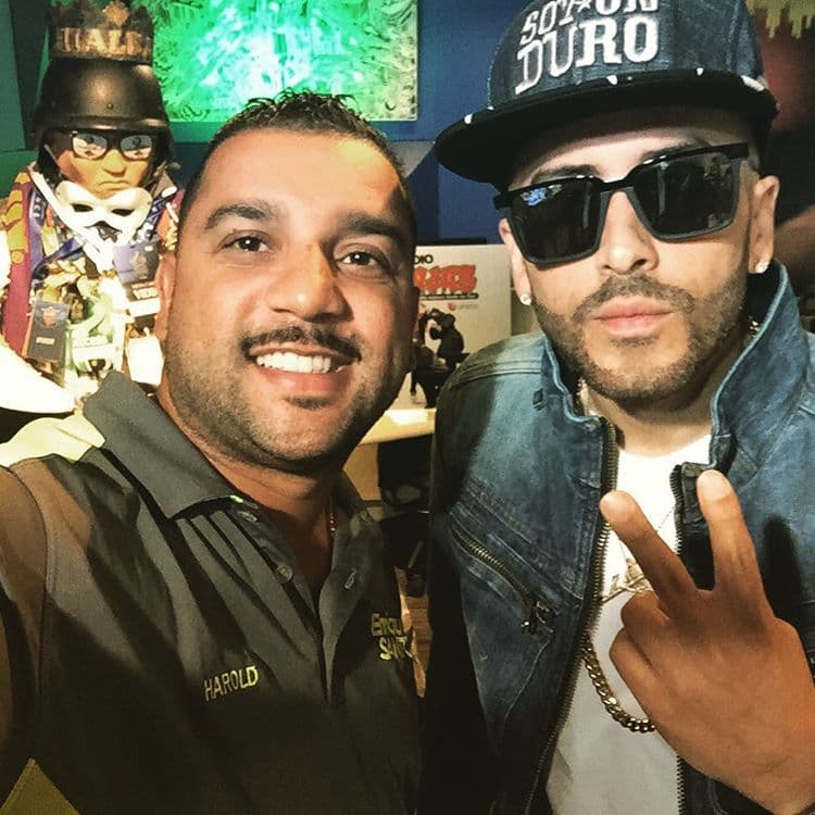 Hoy Harold es parte del Enrique Santos Show (y gracias a Dios lo convencimos de que se afeitara el bigote).