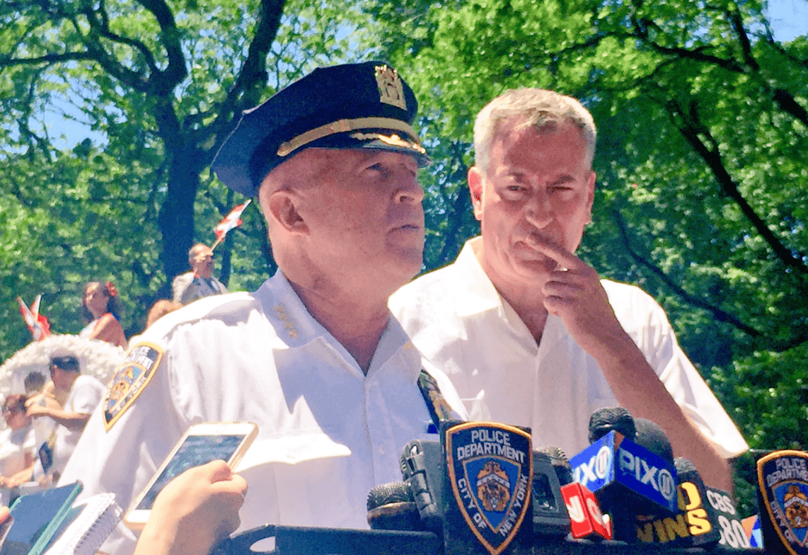 La policía de Nueva York se desmarca del autor del tiroteo de Orlando, que posó con camisetas del NYPD