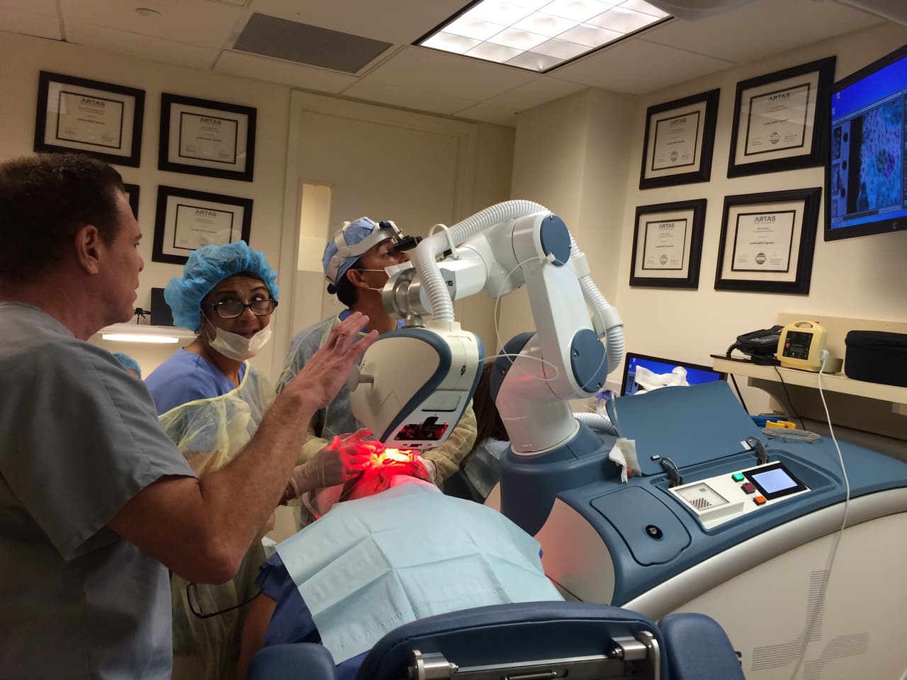 El Gordo se injertó cabello y nos mostró todo el proceso.