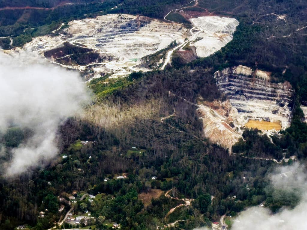 El impacto de Helene en el oeste de Carolina del Norte se extendió a las minas de cuarzo de Spruce Pine, donde no han podido reanudar operaciones.