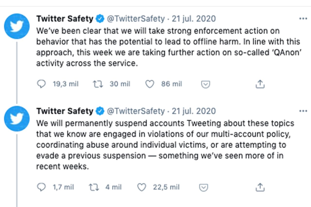 <a href="https://www.univision.com/noticias/elecciones-en-eeuu-2020/qanon-proud-boys-banderas-confederadas-asalto-capitolio-washington">QAnon es uno de los 'movimientos' de promoción de teorías conspirativas</a> más destacado de los últimos años. 
<b>¿Qué es? En pocas palabras, 'Q' es un o unos usuarios anónimos de internet que difunden teorías sin base. </b>El comienzo se rastrea hasta 2017, cuando Q hizo una publicación en 4chan, una 
<i>web</i> de tableros de mensajes en los que la gente no revela sus identidades.
<br>
<br>Q dijo tener credencial de seguridad del más alto nivel en el gobierno (que se conoce como credencial Q) y asegura conocer conspiraciones nacionales e internacionales contra Trump. 
<br>
<br>Desde entonces, miles de personas se han plegado a esas teorías que pronto desbordaron y llegaron a Twitter, Facebook y a los eventos de campaña de Trump, con personas vestidas con la letra Q. 
<br>
<br>Twitter anunció en 2020 que comenzaría a tomar medidas contra estas masivas campañas de desinformación. 
<b>Tras el asalto al Capitolio del 6 de enero de 2021, en el que participaron decenas de personas vestidas con letras Q, la red social empezó a perseguir cuentas de este estilo que difundían contenidos falsos. </b>