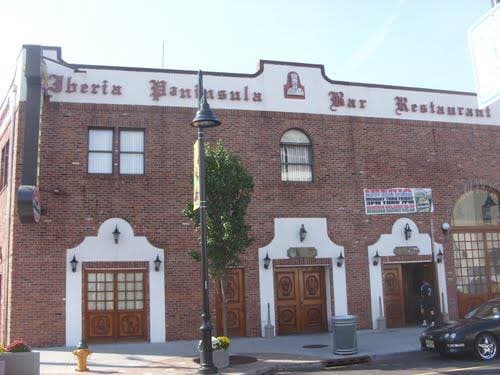 ¿Te gustaría sentirte en el Viejo Continente mientras bebes una buena copa de vino y saboreas un buen corte de carne? En 
<b>Iberia Peninsula</b> tienen ese ambiente. Además, su menú incluye deliciosas langostas para que comas como rey. (foto tomada de Twitter)