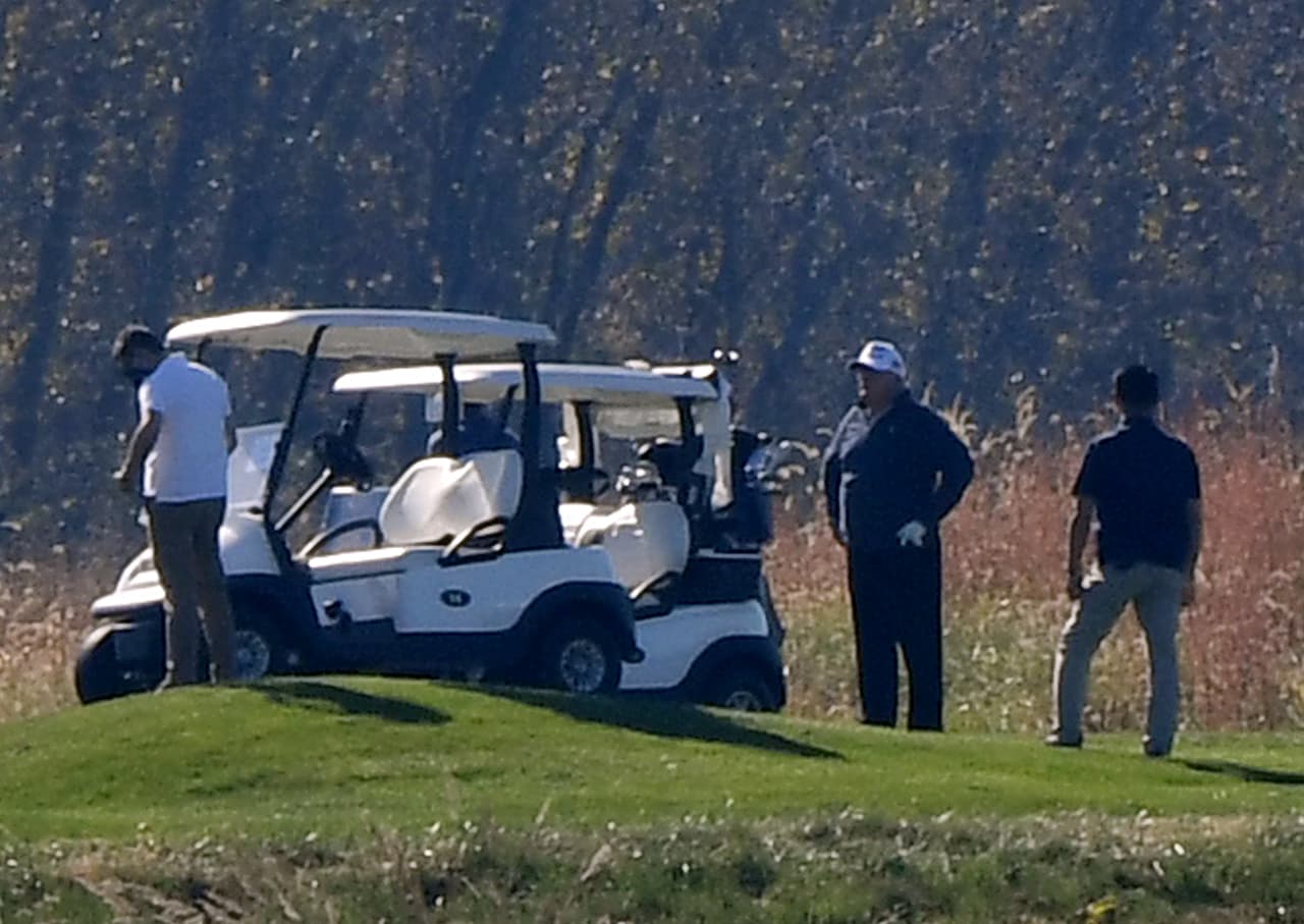 Cuando la victoria de Biden en Pennsylvania fue anunciada por los medios, el presidente Trump se encontraba jugando golf en su club de Sterling, Virginia.