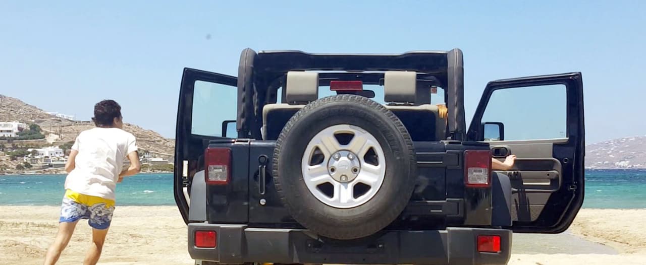 La actriz y el empresario ruso protagonizaron una terrible pelea en las playas de Mykonos.