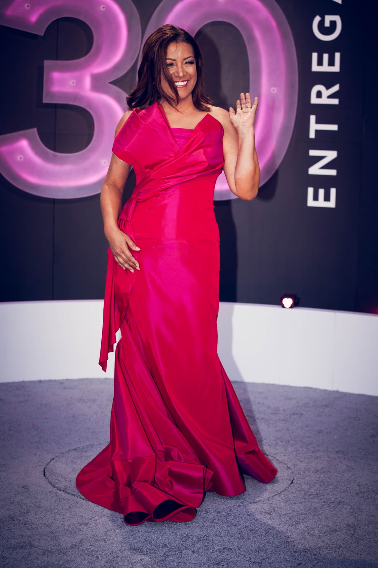 Milly Quezada en un traje rosa de Michelle Reynoso.