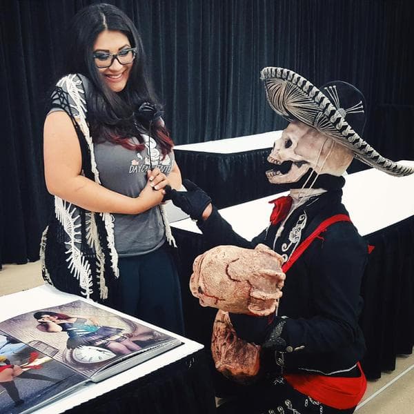 Este viernes dio inicio el Alamo City Comic Con, el cual se realiza durante tres días, del 11 al 13 de septiembre, en el Henry B. Gonzalez Convention Center. En este evento, los fanáticos de los cómics y la ciencia ficción podrán conocer a algunos de sus artistas favoritos, así como adquirir artículos de colección.