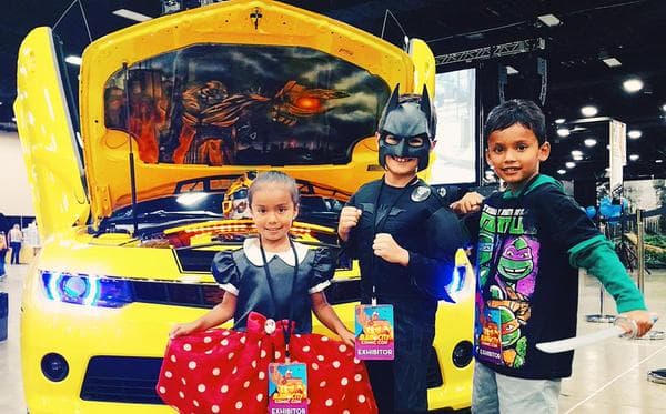 Este viernes dio inicio el Alamo City Comic Con, el cual se realiza durante tres días, del 11 al 13 de septiembre, en el Henry B. Gonzalez Convention Center. En este evento, los fanáticos de los cómics y la ciencia ficción podrán conocer a algunos de sus artistas favoritos, así como adquirir artículos de colección.