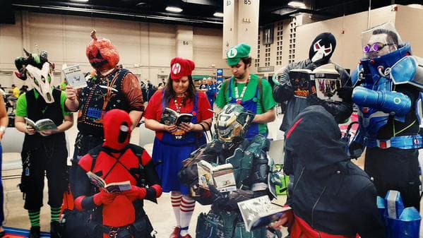 Este viernes dio inicio el Alamo City Comic Con, el cual se realiza durante tres días, del 11 al 13 de septiembre, en el Henry B. Gonzalez Convention Center. En este evento, los fanáticos de los cómics y la ciencia ficción podrán conocer a algunos de sus artistas favoritos, así como adquirir artículos de colección.