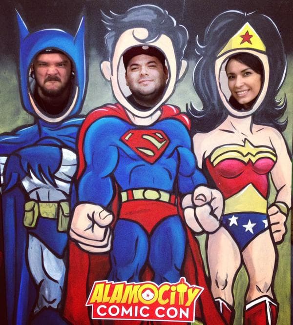 Este viernes dio inicio el Alamo City Comic Con, el cual se realiza durante tres días, del 11 al 13 de septiembre, en el Henry B. Gonzalez Convention Center. En este evento, los fanáticos de los cómics y la ciencia ficción podrán conocer a algunos de sus artistas favoritos, así como adquirir artículos de colección.