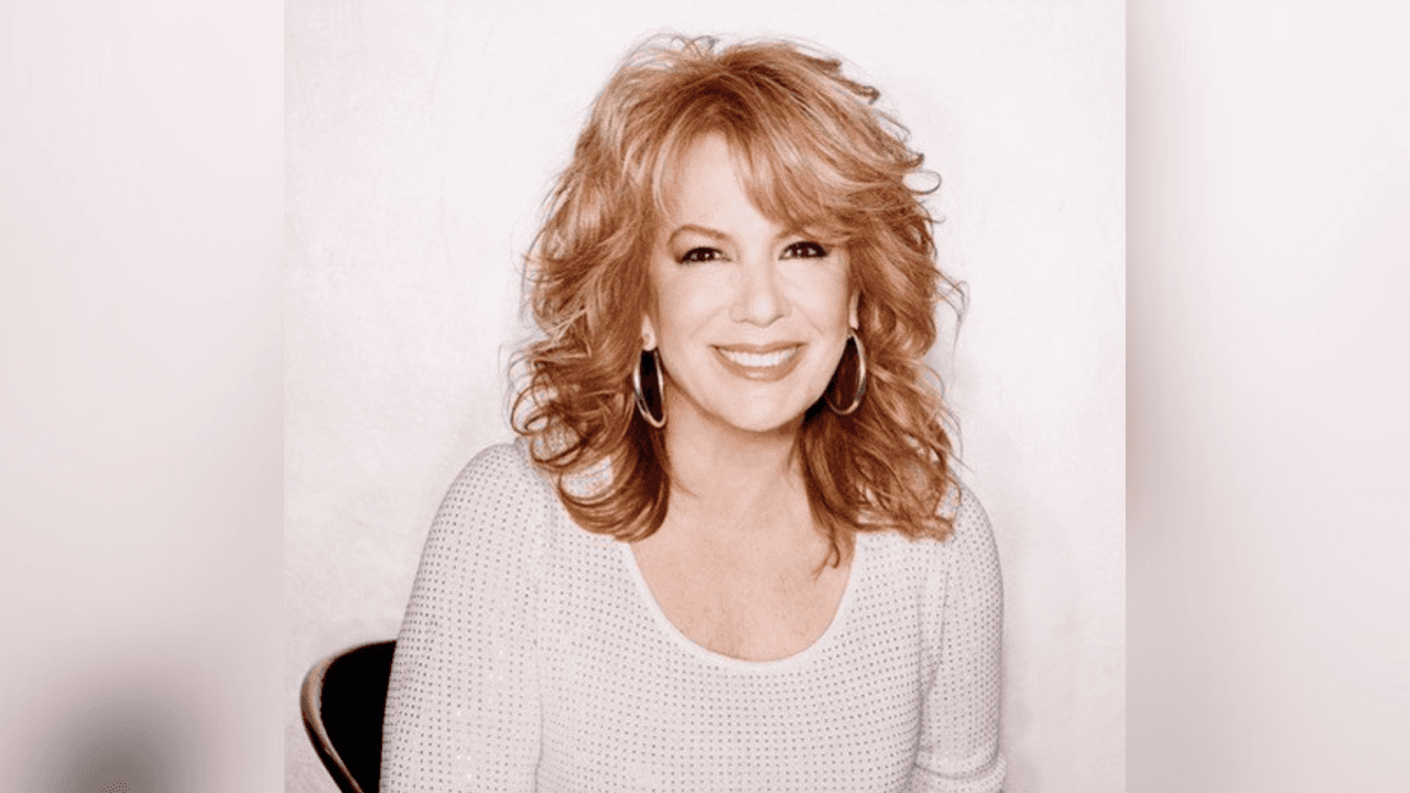 Vikki Carr, quien nació en El Paso y pudo llamar a San Antonio su 'hogar', ahora comparte los recuerdos de su carrera musical con los demás.