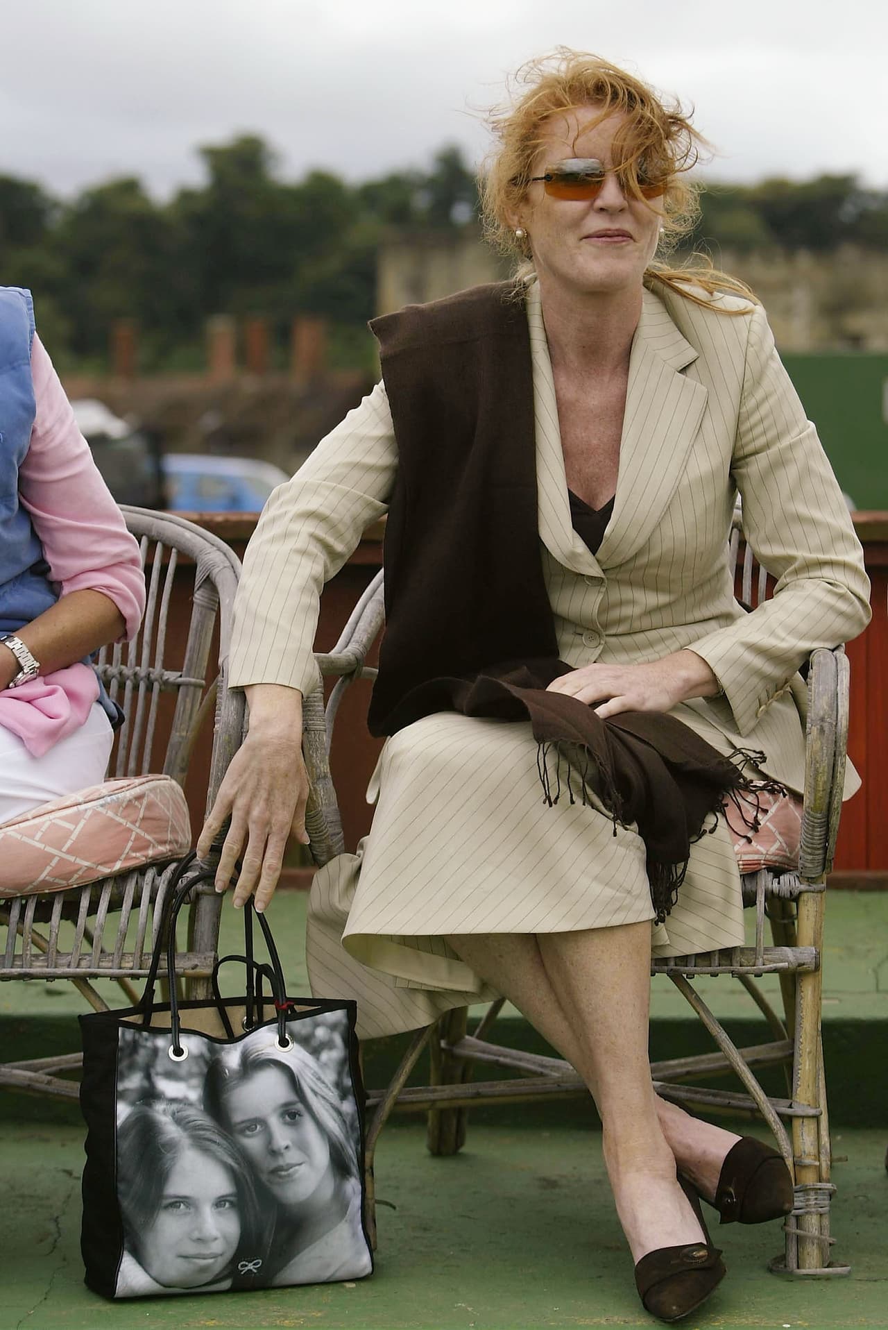 Este viernes, 12 de octubre, Sarah Ferguson tendrá un papel protagónico, como en sus mejores tiempos como miembro de la familia real, pues 
<b><a href="https://www.univision.com/entretenimiento/realeza/en-fotos-asi-ha-cambiado-la-princesa-eugenie-la-hija-de-sarah-ferguson-que-se-casa-en-octubre-fotos">es figura clave en la boda de su hija Eugenie </a></b>con el empresario tequilero Jack Brooksbank.