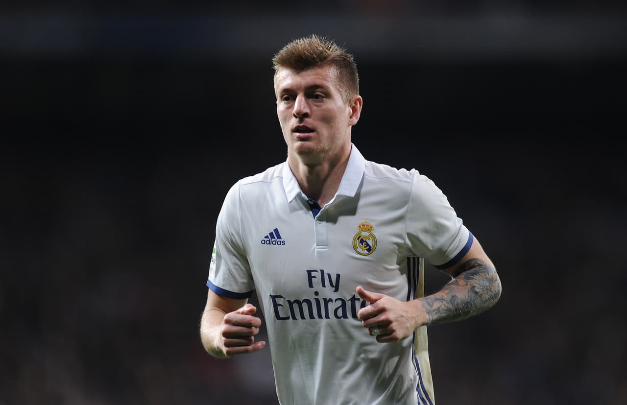 Toni Kroos- Hizo lo que quiso, pasó una tarde tranquila con buenos pases y sin llevarse al límite, se adueñó junto a Casemiro y Modric de la media cancha. Calificación 8.