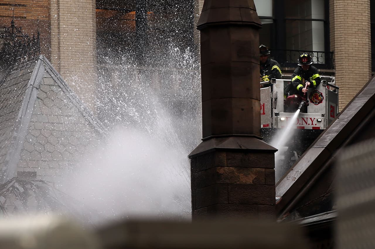 Cerca de 170 bomberos trabajaron domingo y lunes en la extinción del fuego.