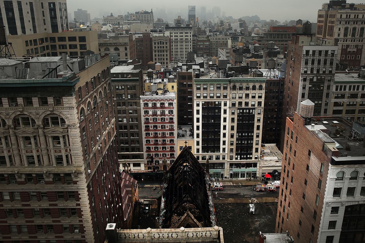 Ruegan al FBI que ayude a aclarar el incendio de la catedral Saint Sava