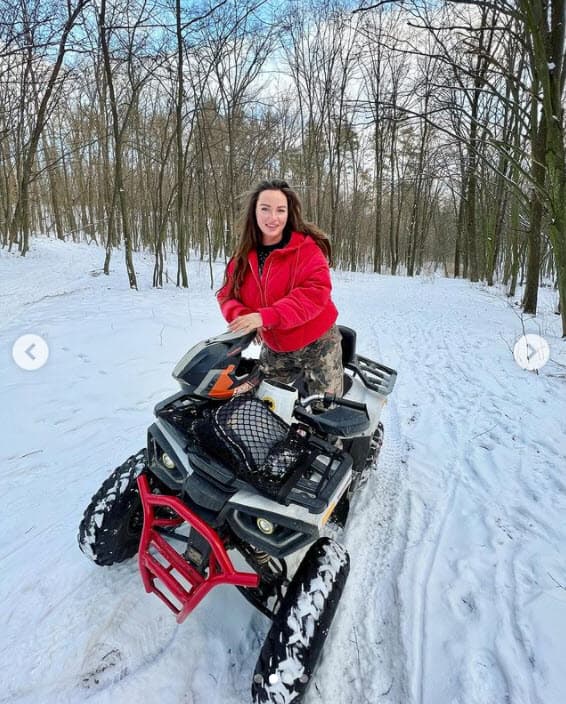 "
<b>Tuve una vida normal </b>hasta apenas el miércoles (23 de febrero), como millones de personas. No hago ninguna propaganda excepto mostrar que nuestra Ucrania es fuerte, segura de sí misma y poderosa".
<br>