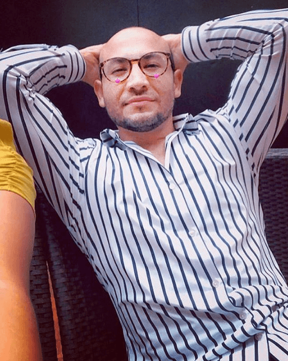 Hace una década que Mickey Santana se alejó de las cámaras de televisión. En abril de 2020
<b><a href="https://www.univision.com/famosos/recuerdas-a-gilberto-de-amigos-por-siempre-esta-irreconocible-y-ya-es-papa-fotos">mostramos cómo lucía después de 20 años de haber grabado la producción de Rosy Ocampo</a></b>, 'Amigos x siempre'.