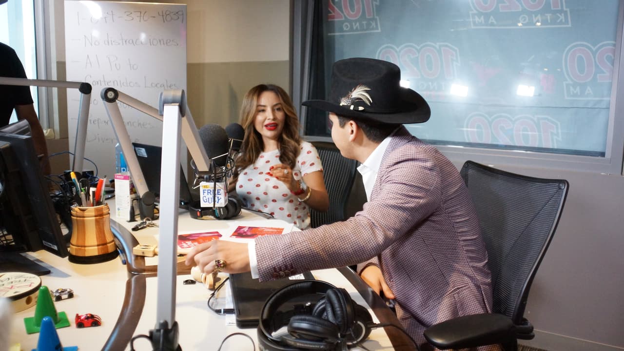 Christian Nodal se metió al Free-guey show y presentó su nuevo disco 'Me Dejé Llevar'.
