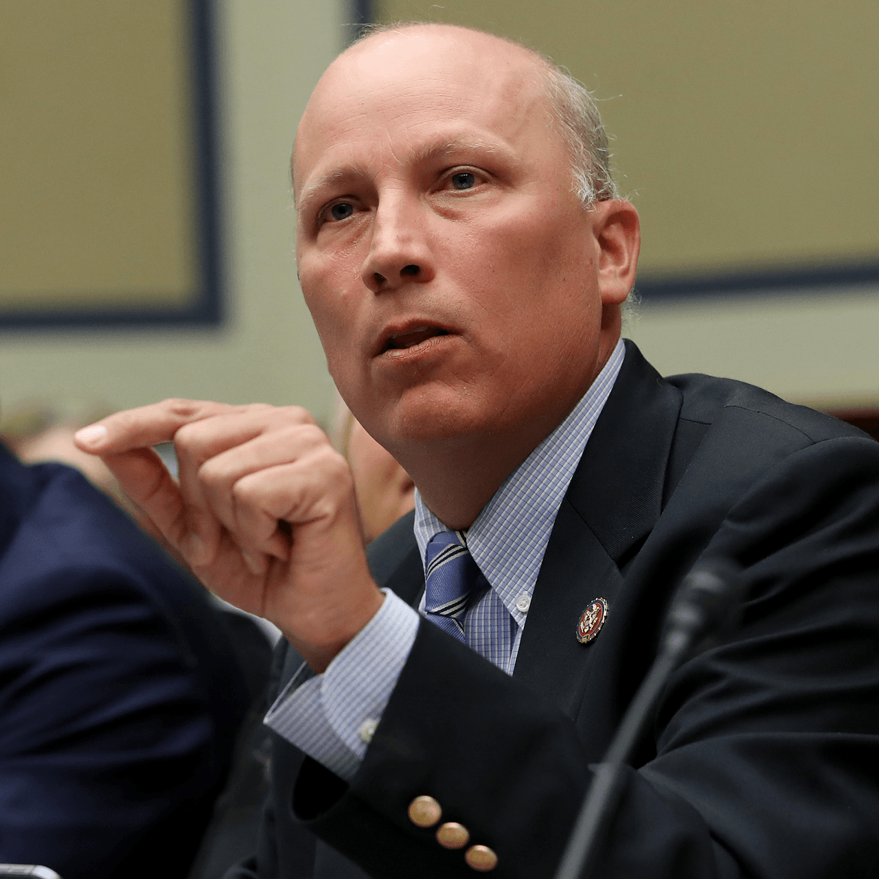 El congresista Chip Roy, del distrito 21 (Austin-San Antonio), compite en una de las 10 contiendas más reñidas del estado frente a la exsenadora estatal Wendy Davis. Roy, que es reconocido como uno de los legisladores más afines a Trump, 
<a href="https://twitter.com/chiproytx/status/1311121591208640512" target="_blank">solo tuiteó una palabra</a>: "federalismo".