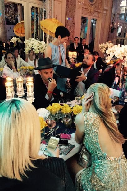 El costo exacto del singular bolso fue de $13,600. Un precio que bien puede pagar el actor y que no dudo en ofrecer; pues desde que comenzó la pugna puso énfasis en el artículo y superó a varios postores.