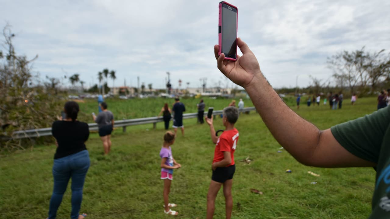No se han recuperado las telecomunicaciones en Puerto Rico y en 3 meses inicia una nueva temporada de huracanes 