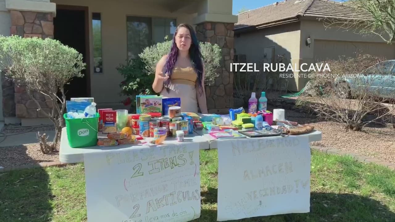Una madre de Arizona crea un almacén para el vecindario con productos de primera necesidad durante la crisis del coronavirus 
