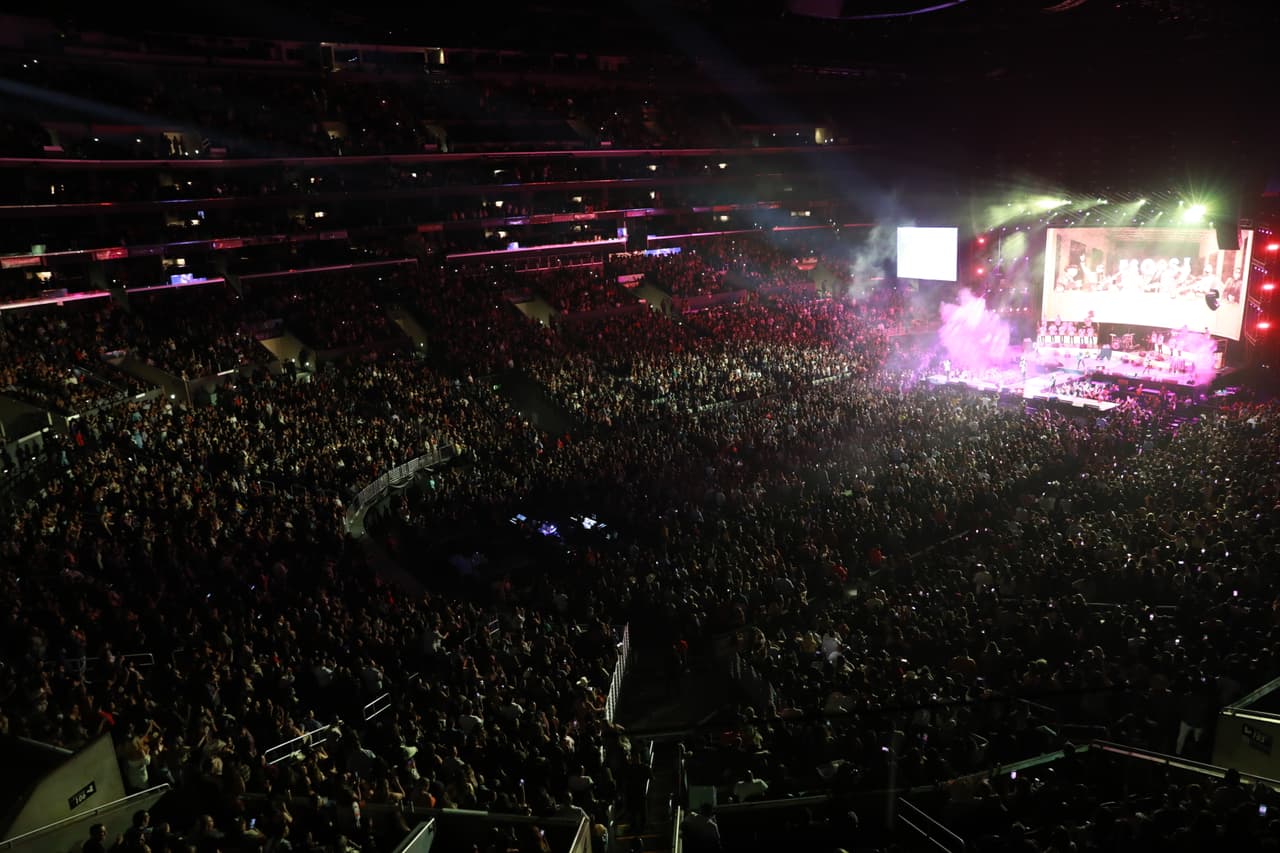 En el escenario no cabía un alma más y todos los fanáticos disfrutaron de un excelente espectáculo.