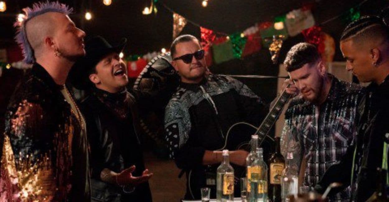 Los colombianos de Piso 21, también habían hecho colaboración con Christian Nodal, con el éxito "Pa' Olvidarme de ella" en 2019