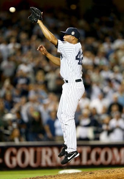 Es además el lanzador que tiene más partidos jugados con un solo equipo -Yankees de NY- y en un misma liga -Liga Americana.