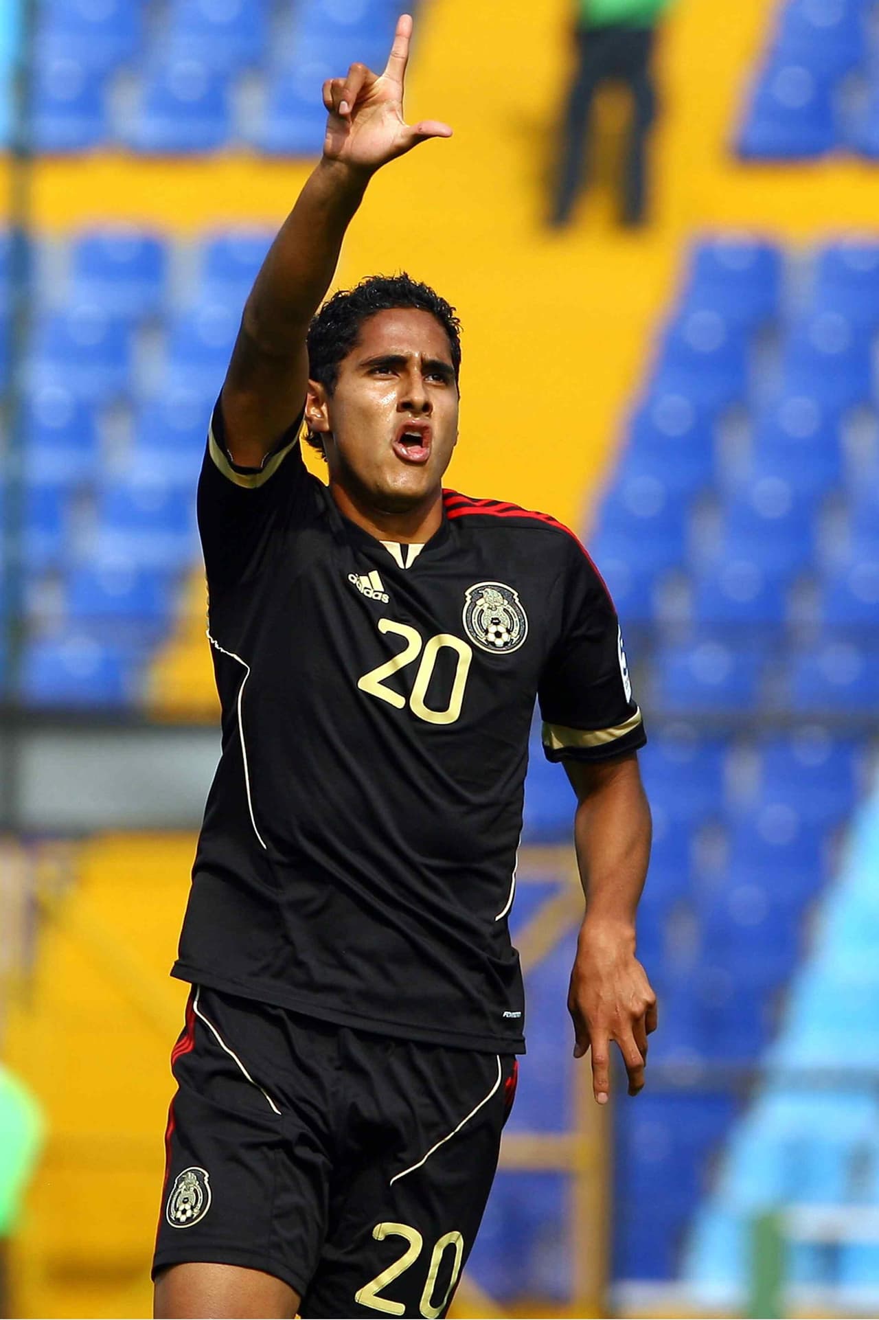 Izazola es el típico extremo surgido de Pumas: 
<b>rápido, gambetero y dinámico.</b>