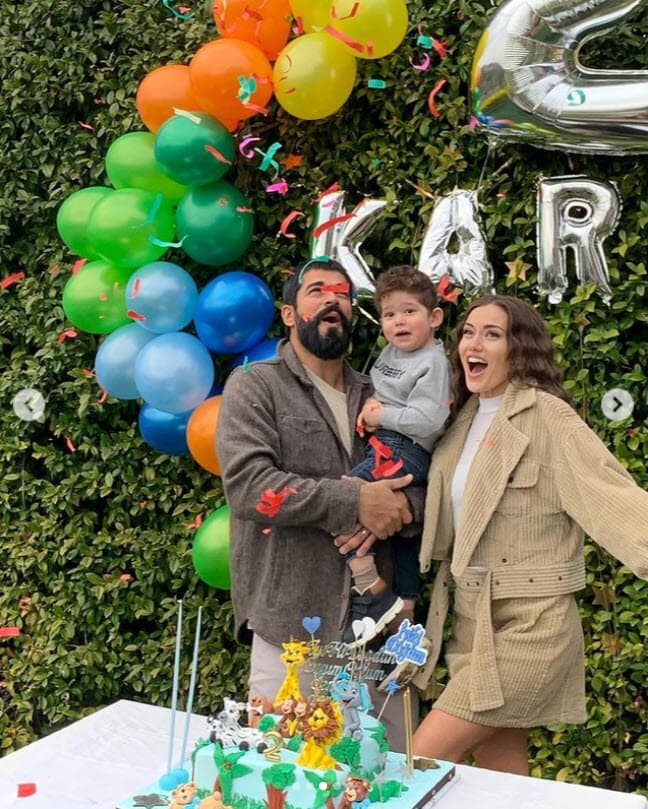La fiesta fue al aire libre y estuvo adornada con globos que formaron su nombre.
<br>