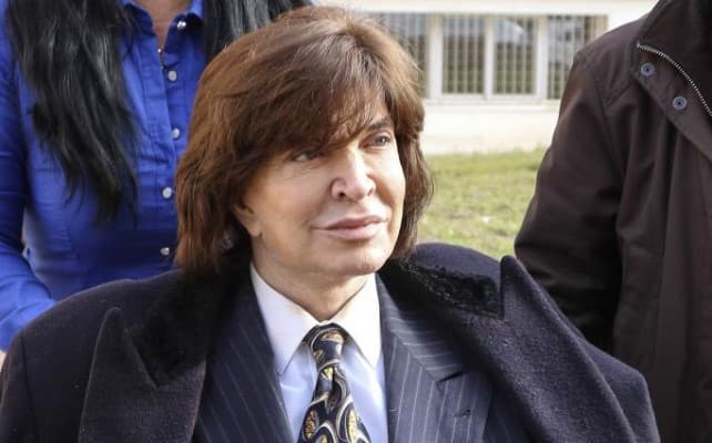 En octubre de 2015 declaró a la prensa que de ninguna manera se había sometido a una operación estética.