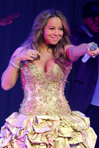 En el escenario, en las alfombras rojas, en la calle, en donde sea, Mariah nunca se olvida de sacarle provecho a sus atributos.