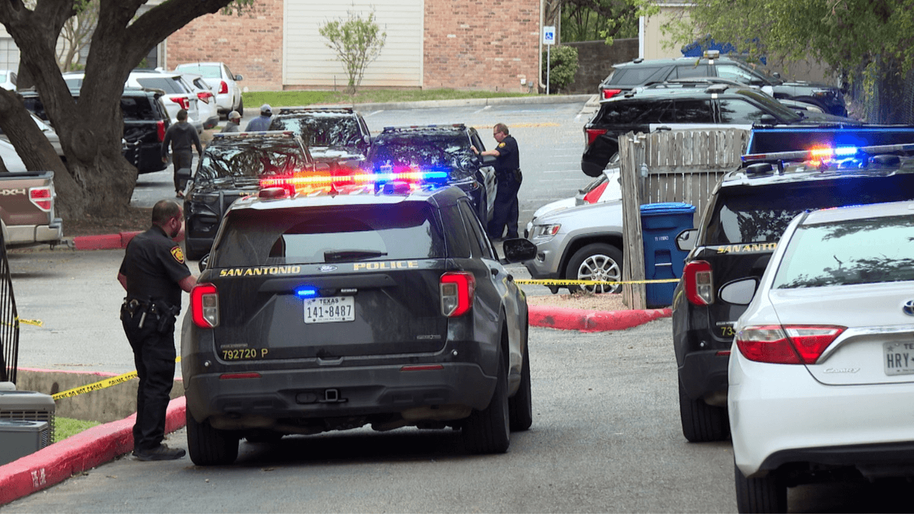 Encuentran los cadáveres de una familia en un apartamento de San Antonio. Esto se sabe