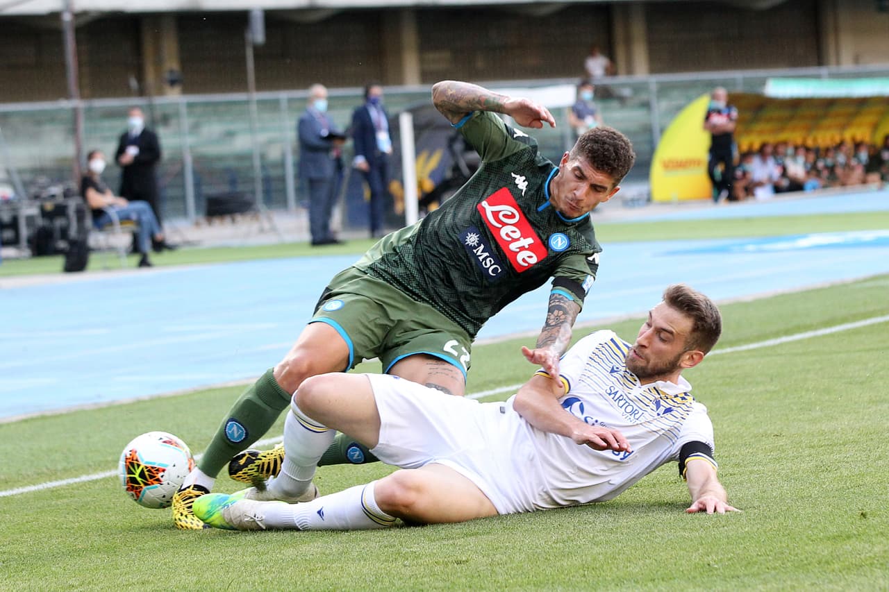 El Napoli le pegó al Hellas Verona 0-2 con goles de Milik e Hirving 'el Chucky' Lozano, quien jugó seis minutos.