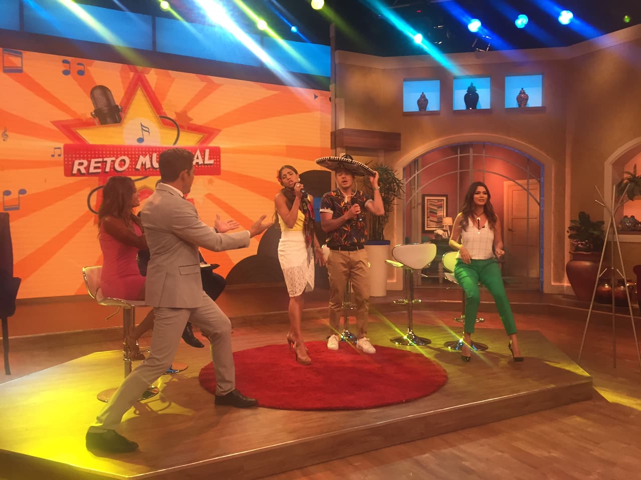 No sólo cantaron, también mostraros sus mejores pasos de baile.